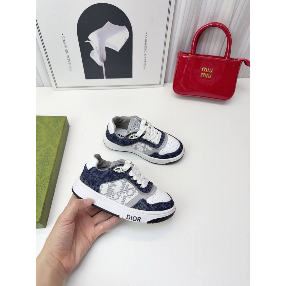 Кроссовки Dior.