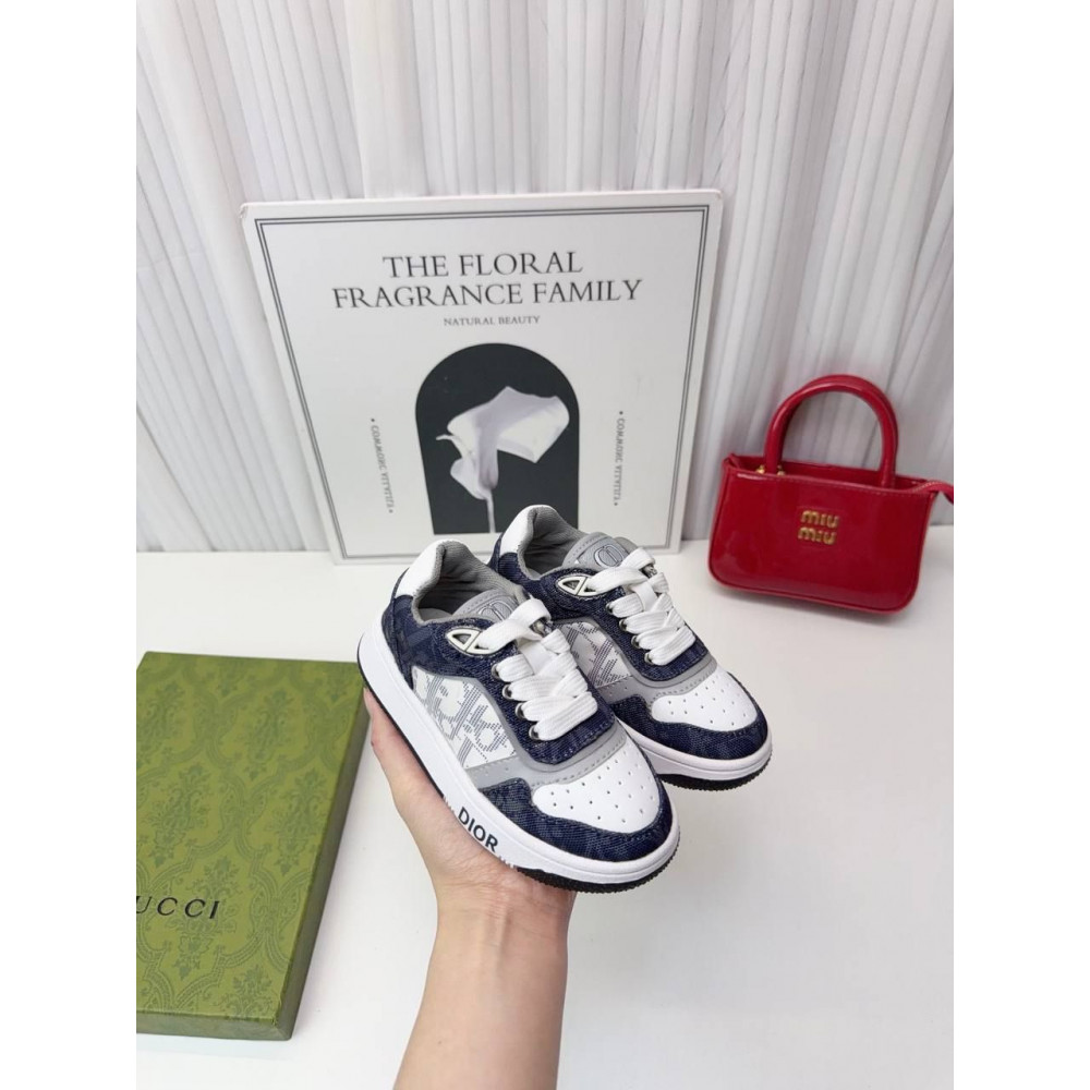 Кроссовки Dior.