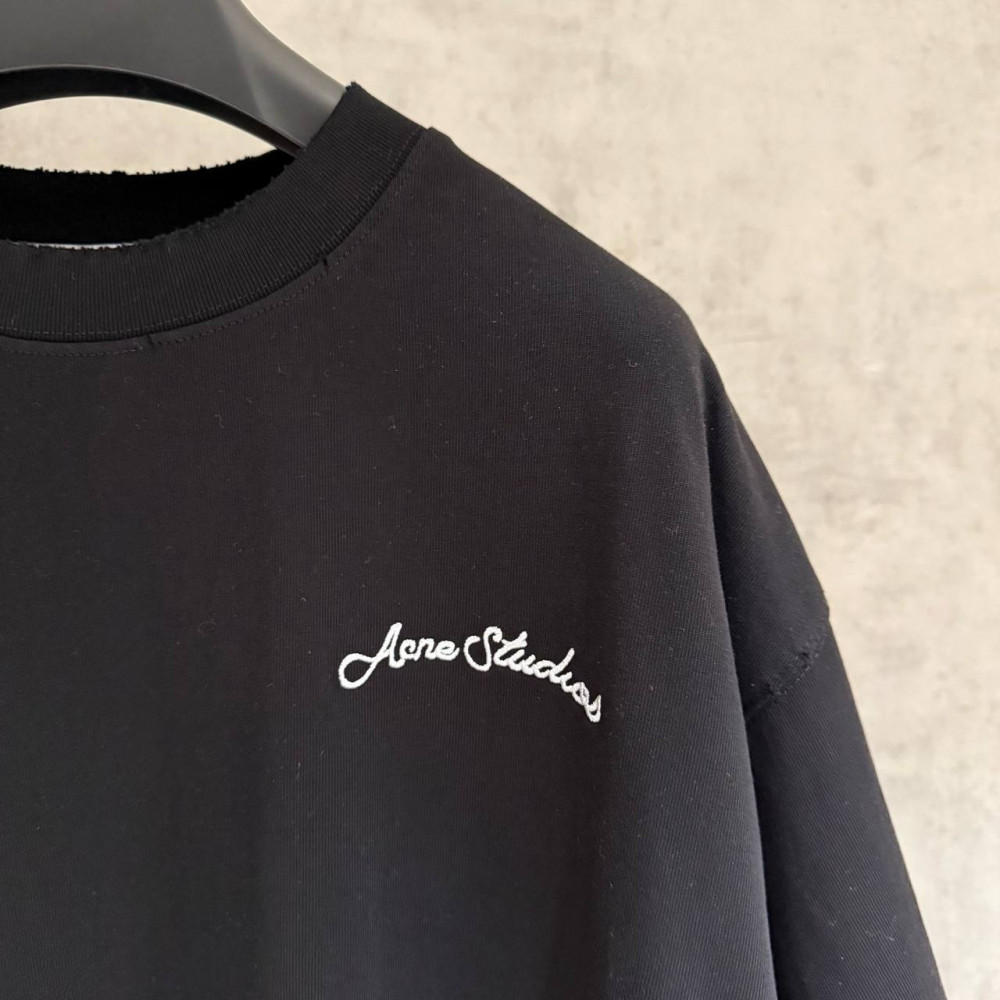Футболка Acne