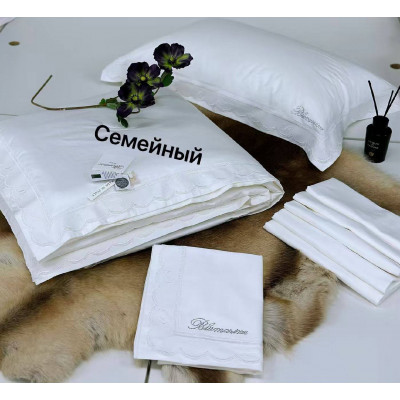 Комплект постельного белья?? Blumarine, семейный с одеялами