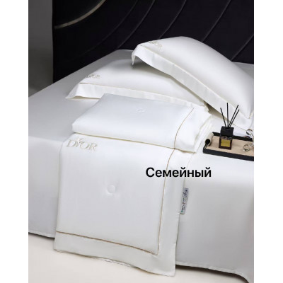 Комплект постельного белья ??Dior, семейный одеялами