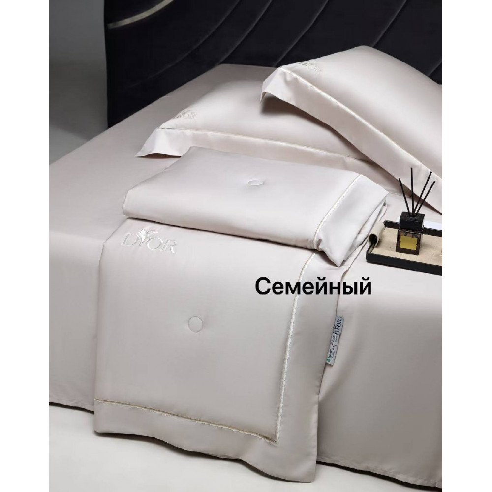 Комплект постельного белья ??Dior, семейный одеялами