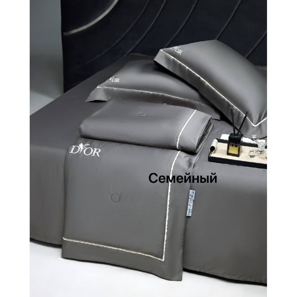 Комплект постельного белья ??Dior, семейный одеялами
