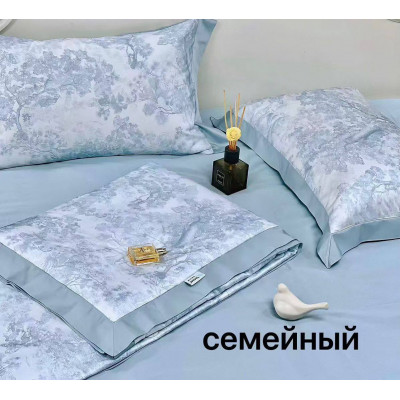 Комплект постельного белья??Dior, семейный с одеялами