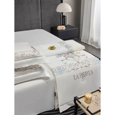 Комплект постельного белья ??La Perla с вышивкой одеялом