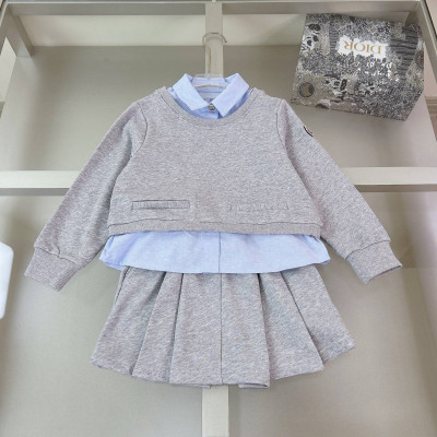 M24. Комплект кофта, юбка Moncler.