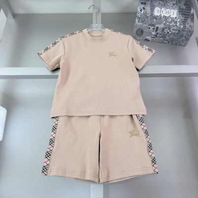B15. Комплект футболка, шорты Burberry.