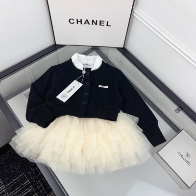 C19. Комплект кардиган, юбка Chanel.