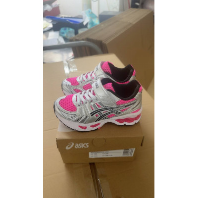 Кроссовки Asics.