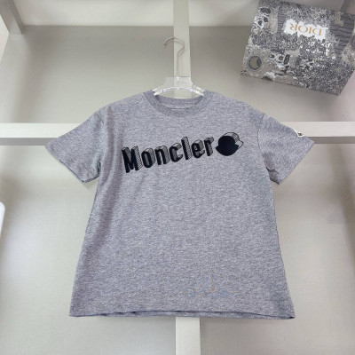 M11. Футболка Moncler.