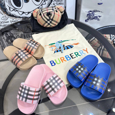 Тапочки Burberry.