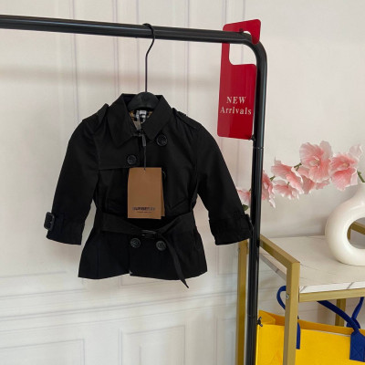 Треня Burberry.