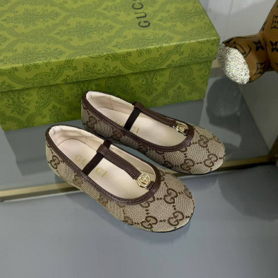 Туфли Gucci.