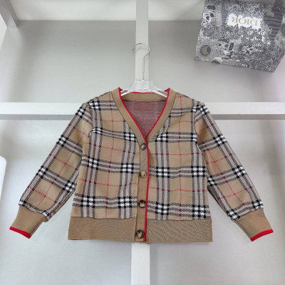 В16. Кардиган Burberry.