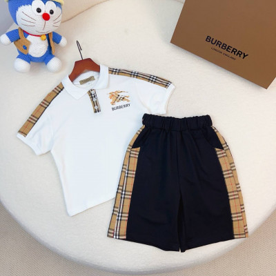 В17. Комплект футболка , шорты Burberry.