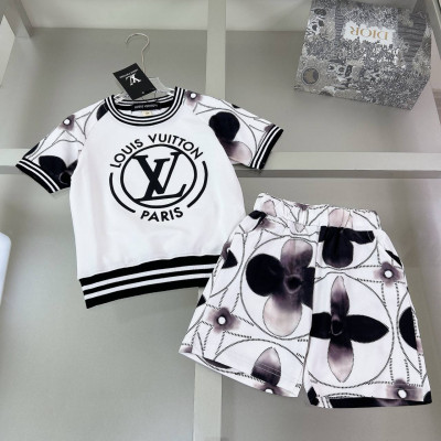 В17. Комплект футболка , шорты Louis Vuitton