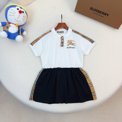 В17. Комплект футболка , юбка Burberry.