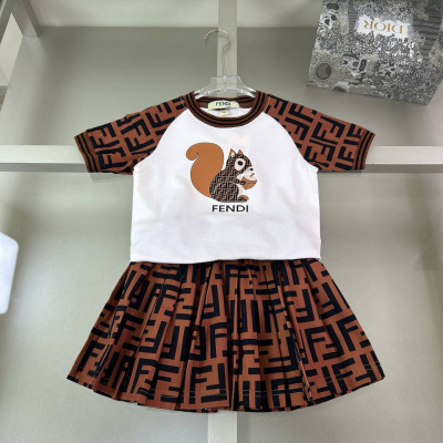 В17. Комплект футболка , юбка Fendi