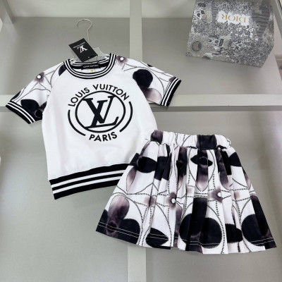 В17. Комплект футболка , юбка Louis Vuitton