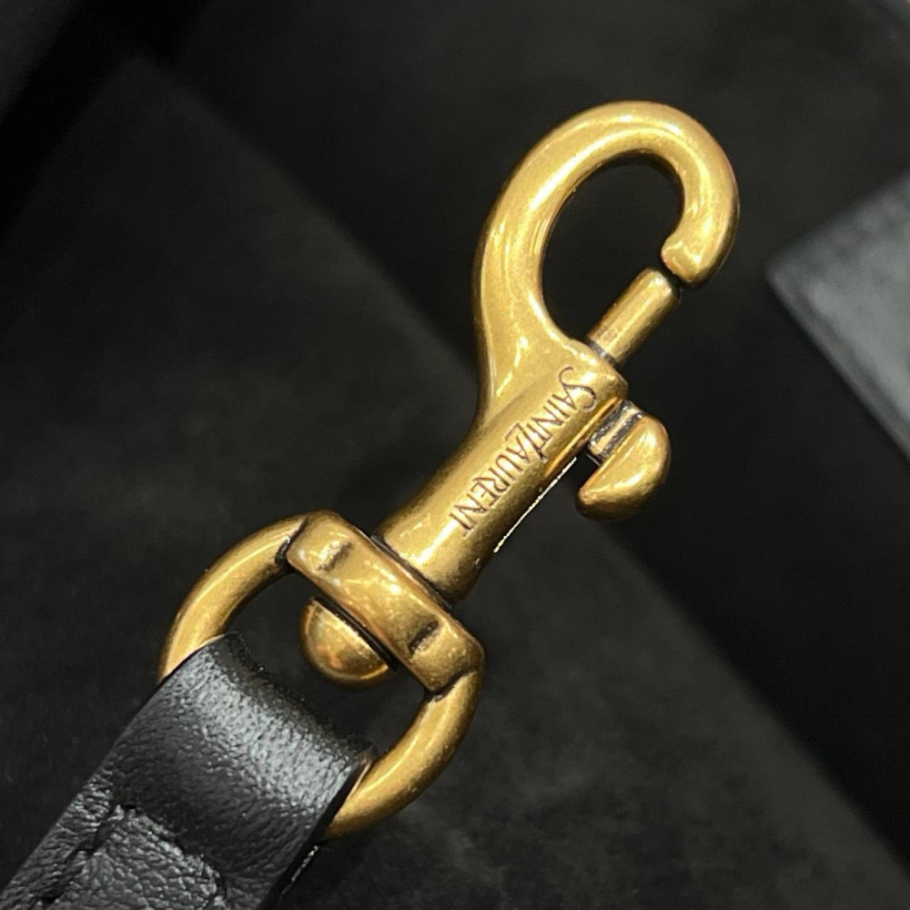 Эта сумка воплощение стиля тихая роскошь Модель Saint Laurent Y Hobo Bag в размере Large это идеал