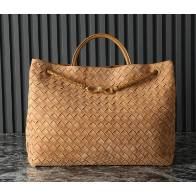 Сумка Bottega Veneta Large Andiamo это главный символ тихой роскоши и абсолютный it-bag последних с